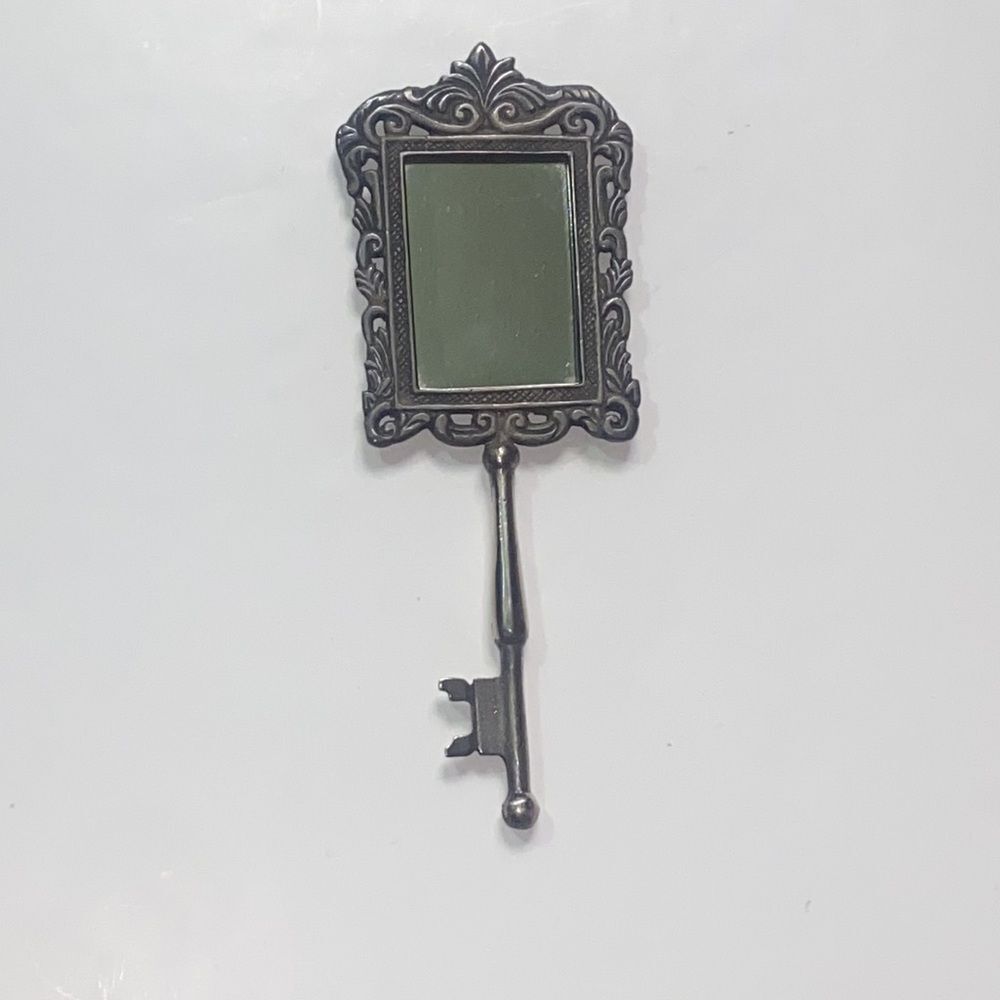 Vintage Style Hand Mirror Skeleton Key Picture Frame Wonderland Made In India - Picture 11 of 12